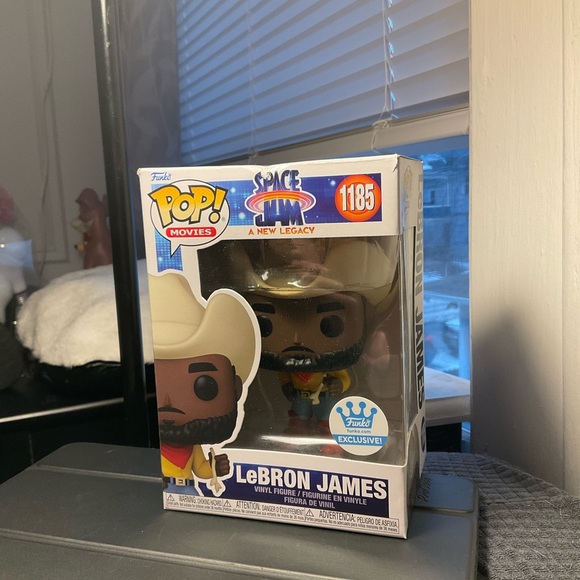 Funko Pop! LeBron James Cowboy with Tan Hat and Red Boots damaged box - Picture 2 of 8